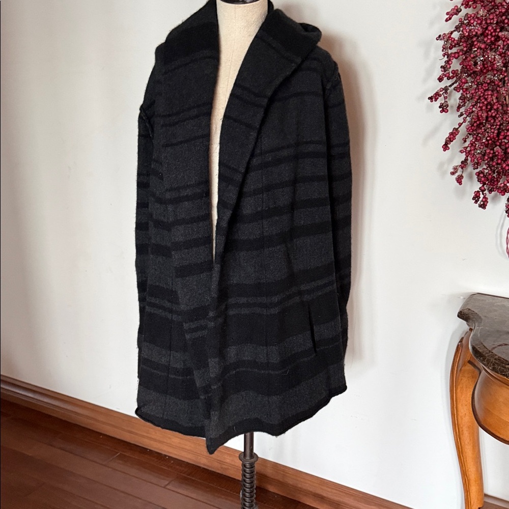 VINCE Large grey & black oversized sweater Hooded with pockets.